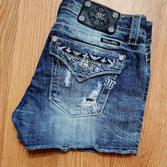 Miss Me Jean Shorts Native Embroidery - Picture 8 of 9
